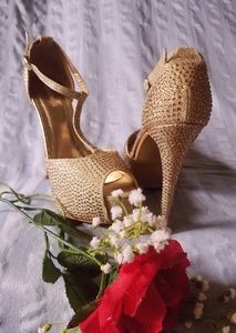 Glitter Gold T-Strap Pumps 🌟